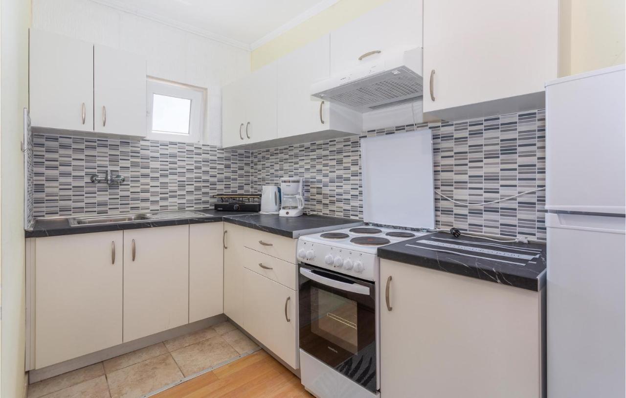 Nice Apartment In Stara Baska 1 With Wifi Exterior foto
